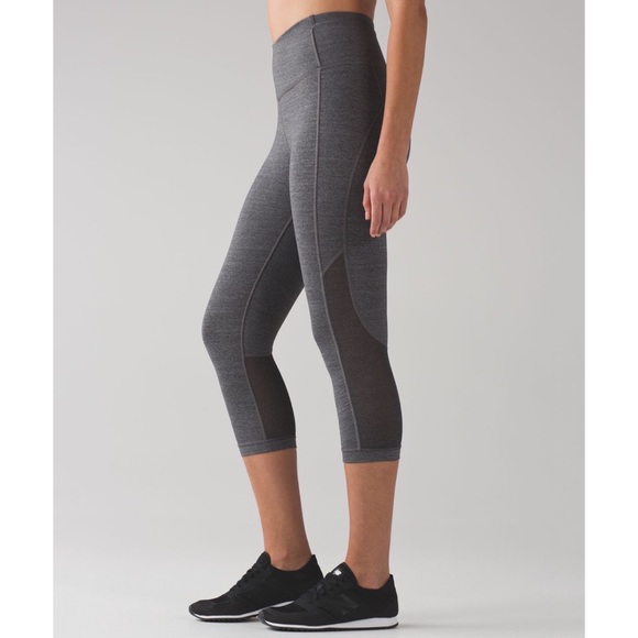 🌈 Lululemon Gear Up Crop (17") Gray w/ Mesh & Reflective Piping ⭐️ EUC - Picture 8 of 16